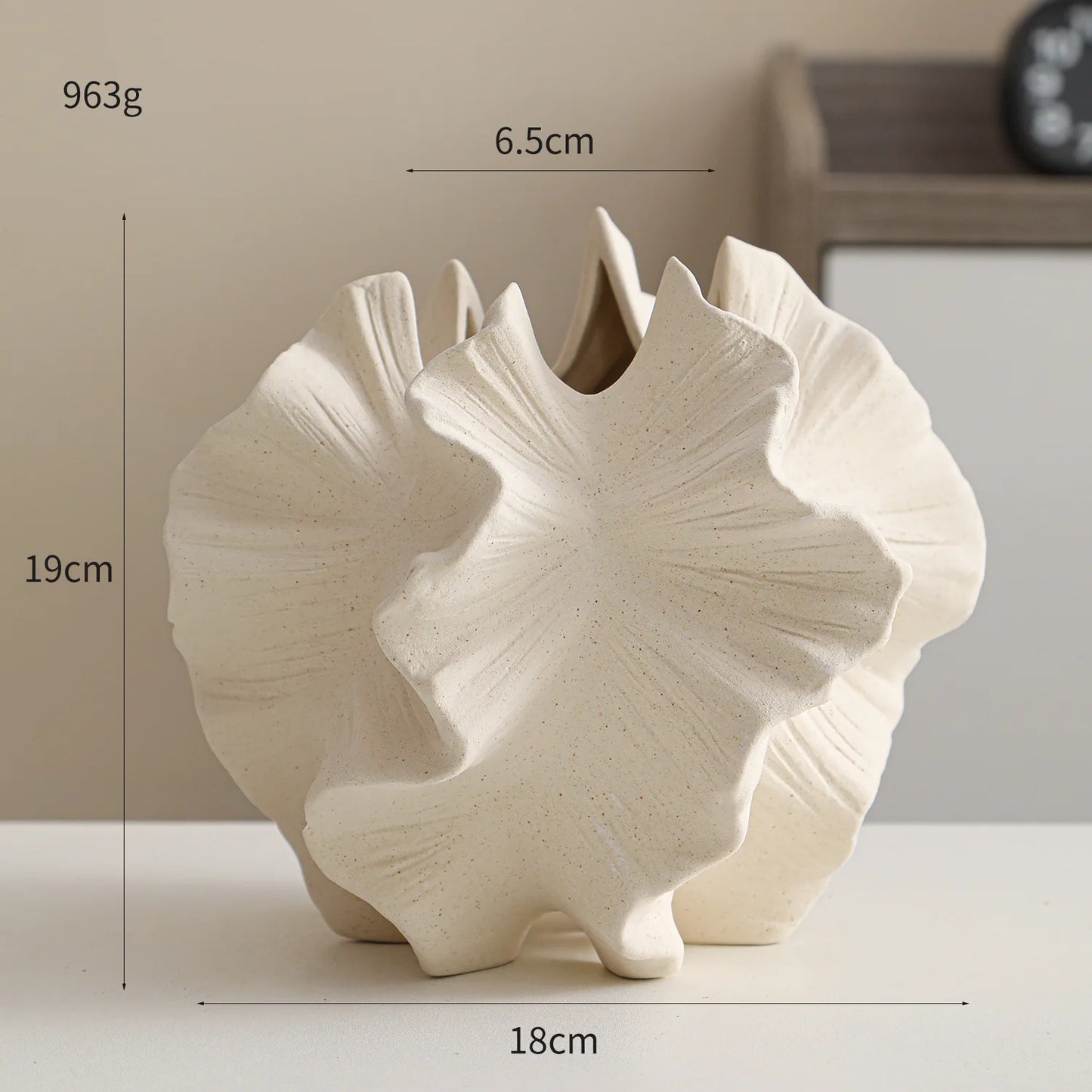 🐚 Ceramic Conch Design Vase