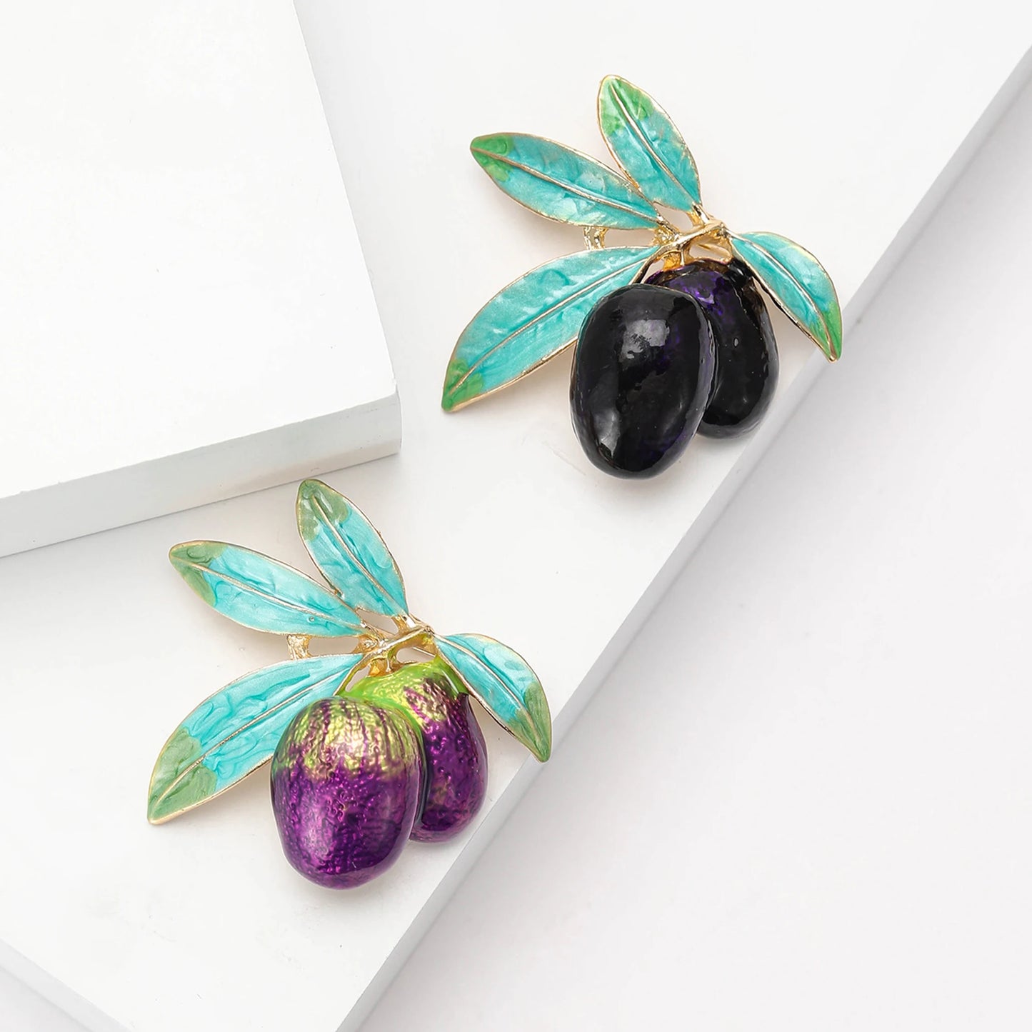 š« Enamel Olive Leaf Brooch ā Unisex Botanical Pin for Women & Men