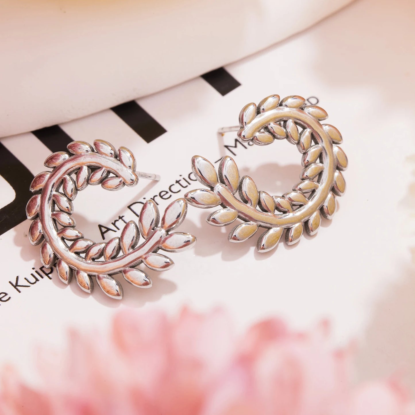 Elegant Olive Leaf Stud Earrings ā 18K Gold Plated Stainless Steel