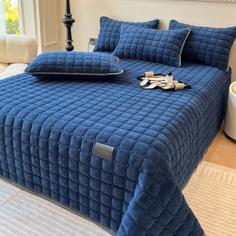 🌟 Luxury Milk Velvet Quilted Bedspread (All Seasons)
