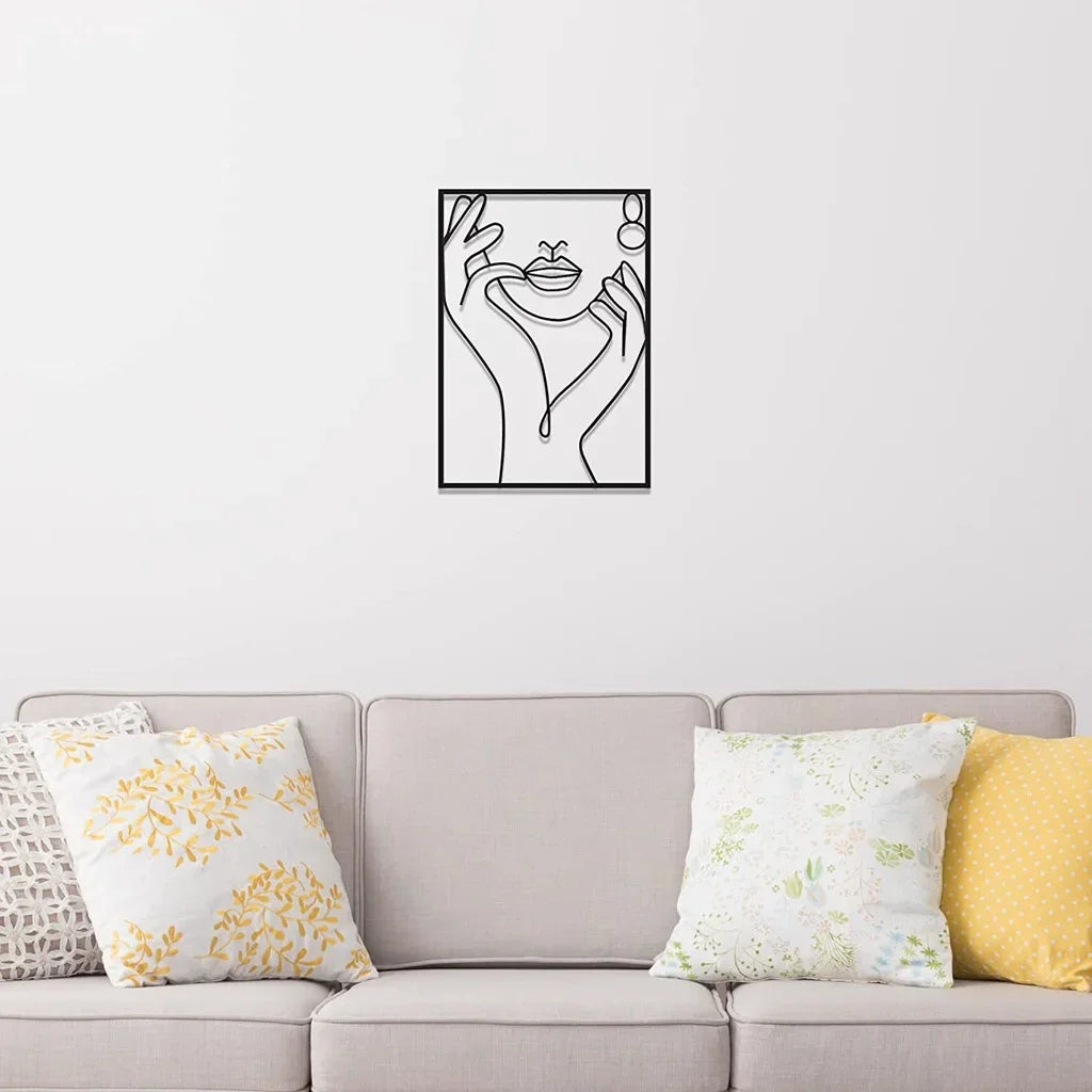Modern Metal Line Art Wall Decor – Abstract Female Body Silhouette Sculpture for Home Hanging