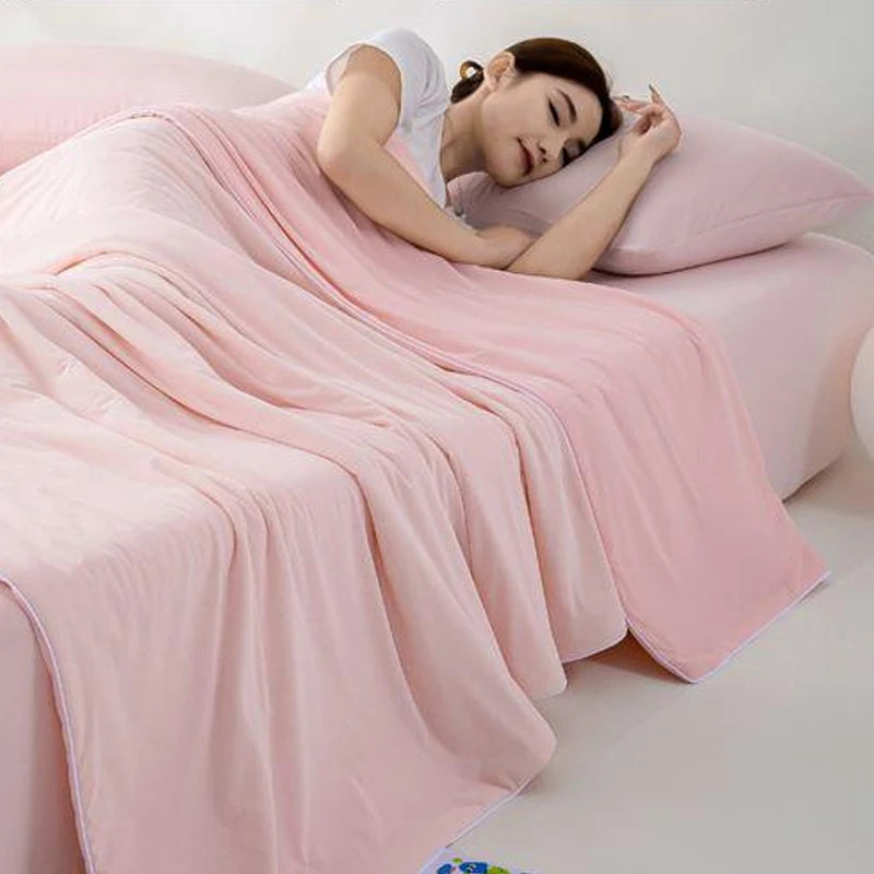 Summer Cooling Thin Quilt – Comfortable, Machine Washable Blanket for Office Nap & Sofa
