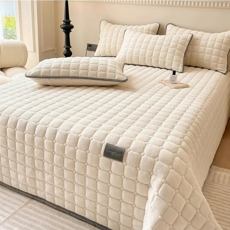 🌟 Luxury Milk Velvet Quilted Bedspread (All Seasons)
