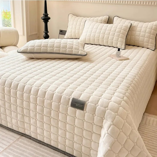 🌟 Luxury Milk Velvet Quilted Bedspread (All Seasons)