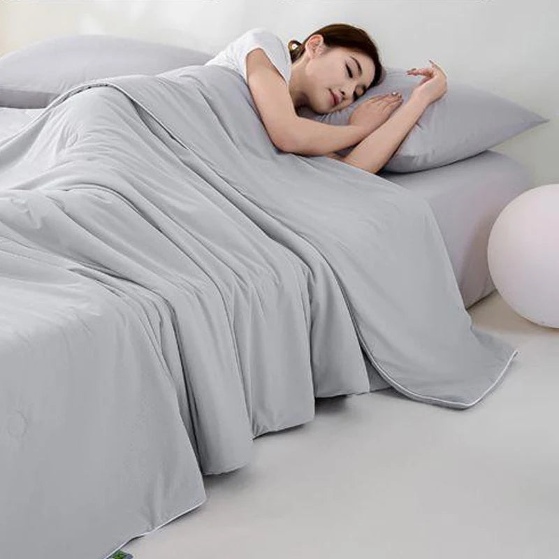 Summer Cooling Thin Quilt – Comfortable, Machine Washable Blanket for Office Nap & Sofa