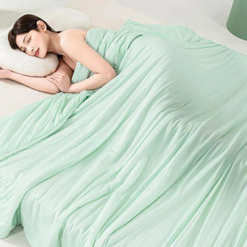 Summer Cooling Thin Quilt – Comfortable, Machine Washable Blanket for Office Nap & Sofa