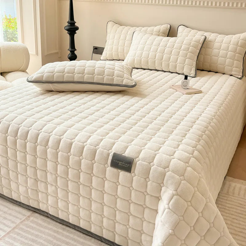 🌟 Luxury Milk Velvet Quilted Bedspread (All Seasons)