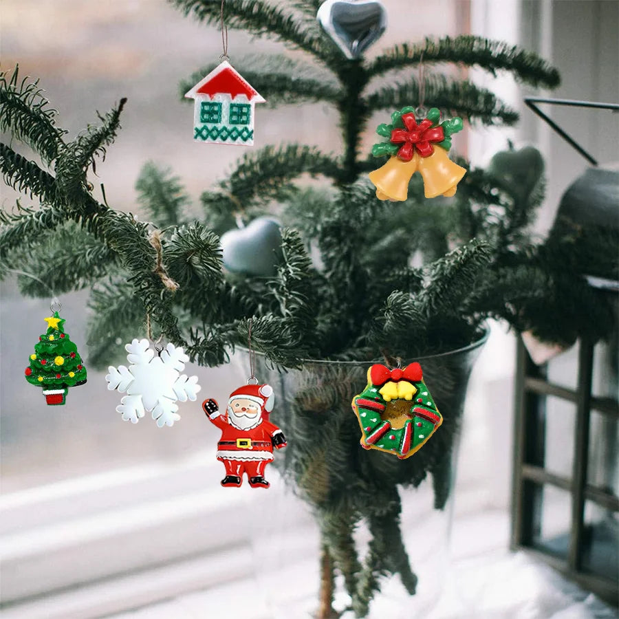 🎄✨ 20/30PCS Mini DIY Christmas Keychains – Resin Miniatures Christmas Tree Ornaments for Craft & Decor ✨🎄