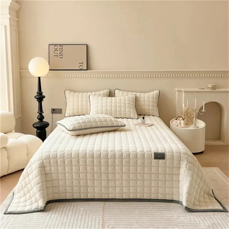 🌟 Luxury Milk Velvet Quilted Bedspread (All Seasons)