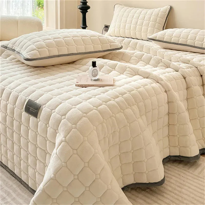 🌟 Luxury Milk Velvet Quilted Bedspread (All Seasons)