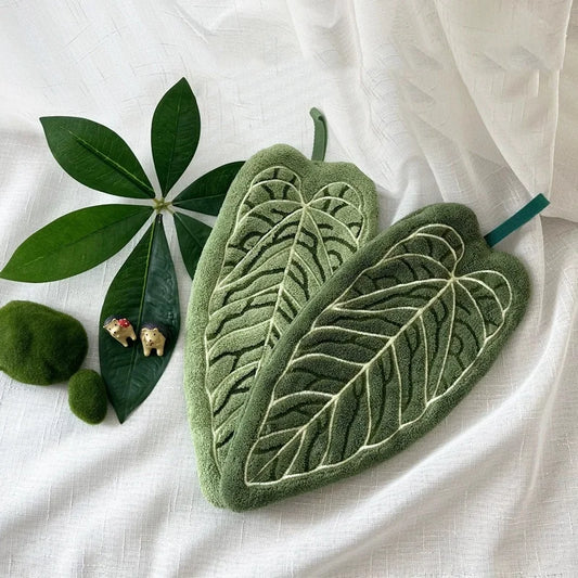 🌿 Leaf Design Towel (Ultra-Absorbent & Quick-Dry) 🍃
